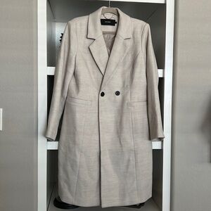 Like new Beautiful Vero moda modern coat